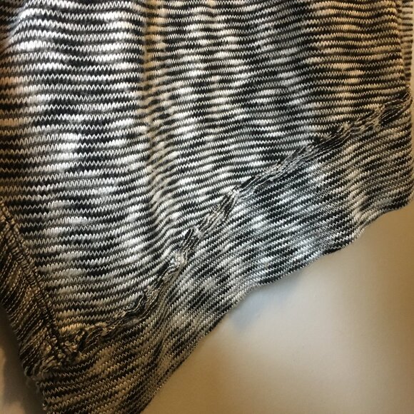 Marled Monochrome Handkerchief Hem Open Cardigan - Picture 6 of 13